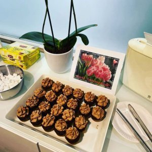 💞 Hyvää ystävänpäivää kaikille! Tänään kannattaa tulla käymään paikan päällä, sillä makeannälkään löytyy helpotusta 🤭

#juhanaut...
