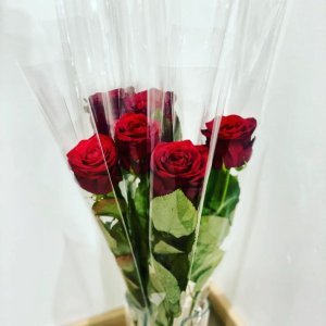 💐 Hyvää naistenpäivää kaikille ihanille naisille ♥️
🌹 Jaamme naisasiakkaille tänään ruusuja, joten kannattaa pistäytyä 😊

#juhan...
