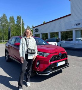 Tyylikäs RAV4 Plug-In Hybrid löysi tänään uuden kodin🚘